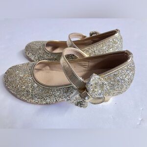 Girl’s Mary Jane Party Pump Shoes, Size 2, Glittery Gold, Adjustable Strap, Bow